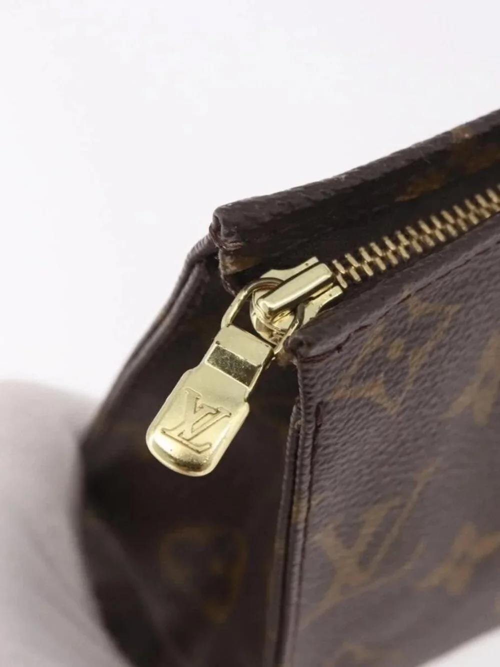 LOUIS VUITTON Monogram Poche Toilette 19 Pouch M47544 LV Auth 189335